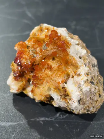 Vanadinite sur Baryte 2
