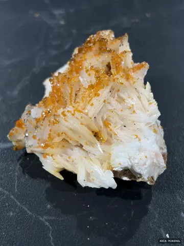 Vanadinite sur Baryte 2