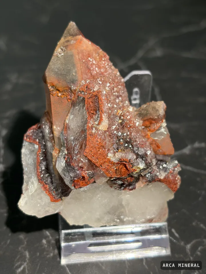 Quartz rouge cactus — quartz, Tinejdad, Maroc