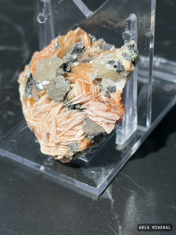 Cérussite sur Baryte Rose et Galène 3